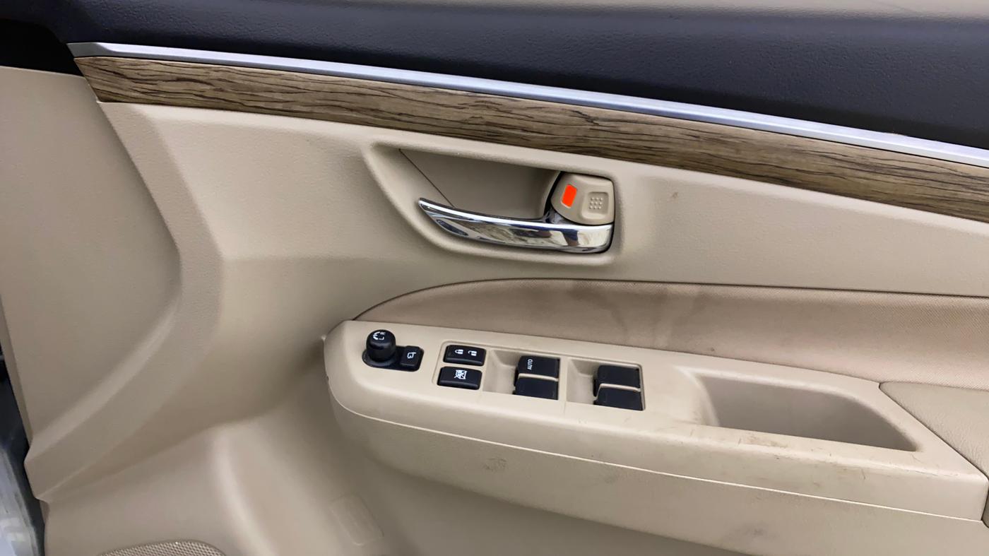 2022 Maruti Ciaz ZETA 1.5 SHVS MT PETROL, Petrol, Manual, 68,138 km, Driver Side Door Panels Control