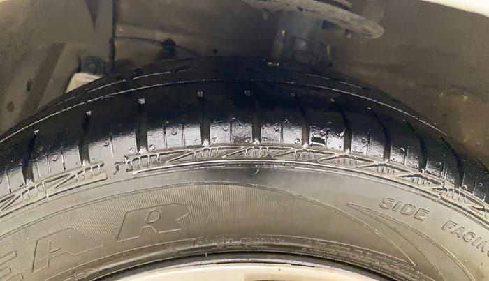 2022 Maruti Ciaz ZETA 1.5 SHVS MT PETROL, Petrol, Manual, 68,136 km, Left Front Tyre Tread