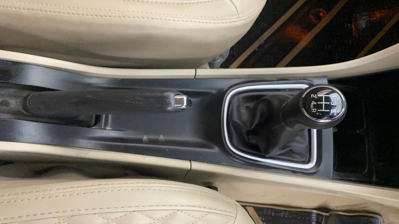2022 Maruti Ciaz ZETA 1.5 SHVS MT PETROL, Petrol, Manual, 68,138 km, Gear Lever
