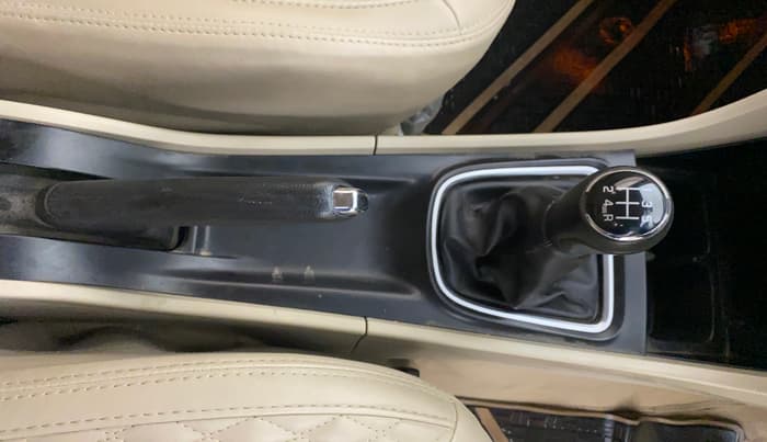 2022 Maruti Ciaz ZETA 1.5 SHVS MT PETROL, Petrol, Manual, 68,136 km, Gear Lever