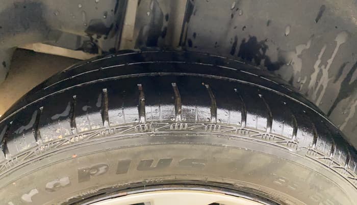 2022 Maruti Ciaz ZETA 1.5 SHVS MT PETROL, Petrol, Manual, 68,136 km, Right Rear Tyre Tread