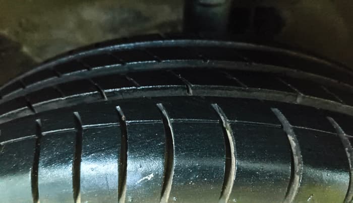 2016 Maruti Wagon R 1.0 VXI AMT, Petrol, Automatic, 68,823 km, Left Front Tyre Tread