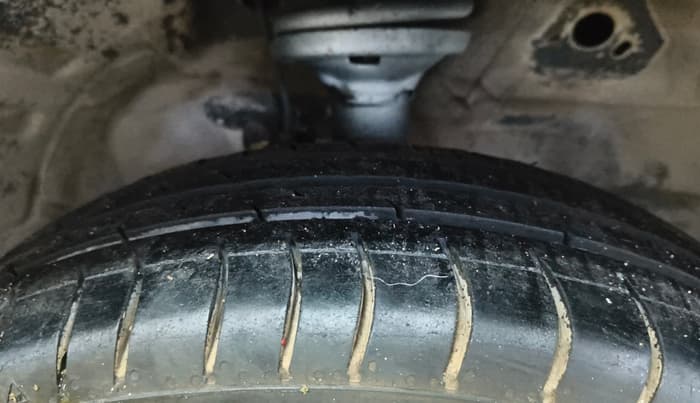 2016 Maruti Wagon R 1.0 VXI AMT, Petrol, Automatic, 68,823 km, Right Front Tyre Tread