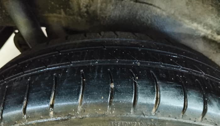 2016 Maruti Wagon R 1.0 VXI AMT, Petrol, Automatic, 68,823 km, Right Rear Tyre Tread