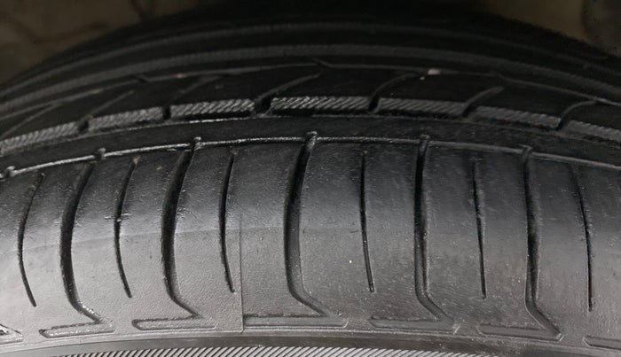 2019 Hyundai NEW SANTRO SPORTZ CNG, CNG, Manual, 43,549 km, Right Front Tyre Tread