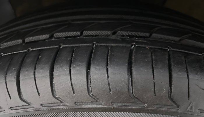 2019 Hyundai NEW SANTRO SPORTZ CNG, CNG, Manual, 43,549 km, Left Front Tyre Tread