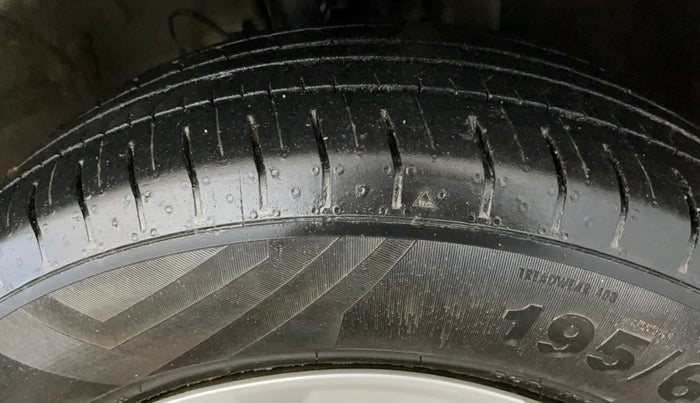 2021 Hyundai VENUE S 1.2, Petrol, Manual, 52,945 km, Right Front Tyre Tread