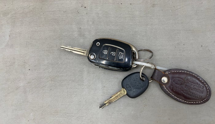 2021 Hyundai VENUE S 1.2, Petrol, Manual, 52,945 km, Key Close Up
