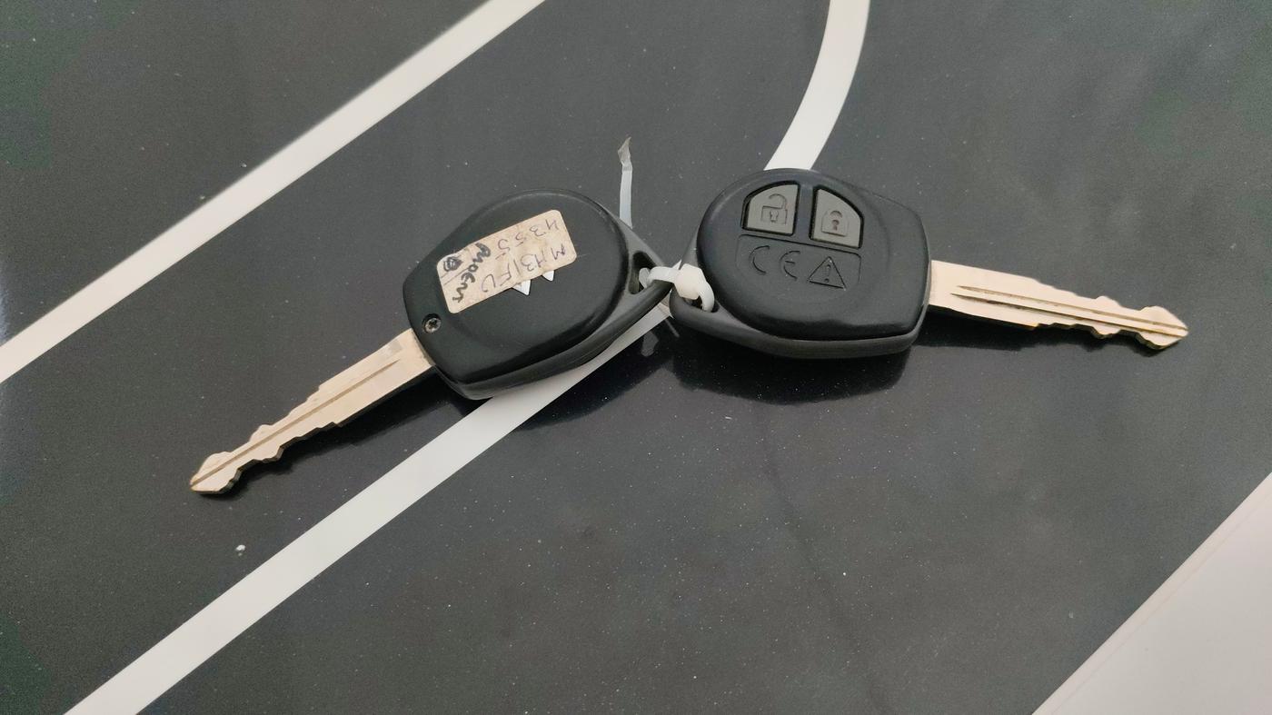 2022 Maruti Swift VXI AMT, Petrol, Automatic, 37,230 km, Key Close Up