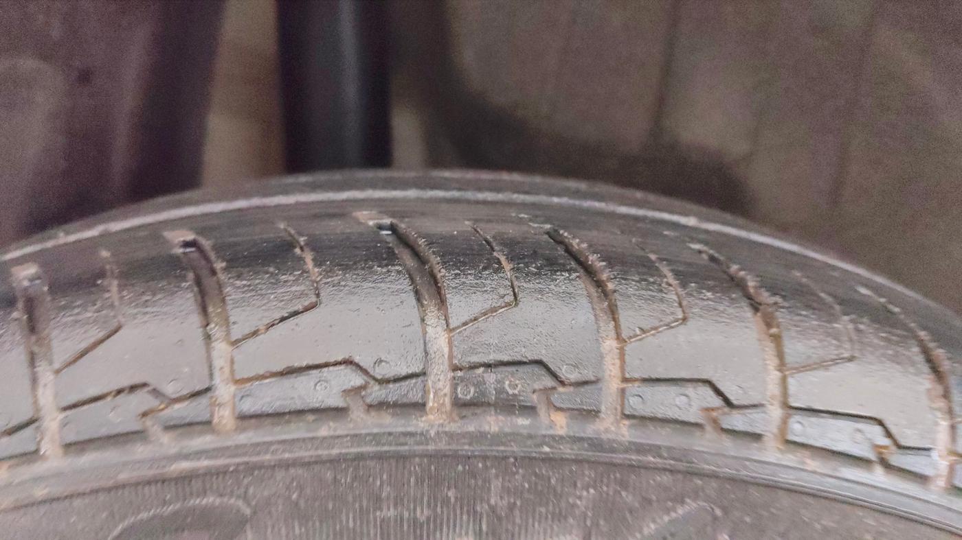 2022 Maruti Swift VXI AMT, Petrol, Automatic, 37,230 km, Right Rear Tyre Tread