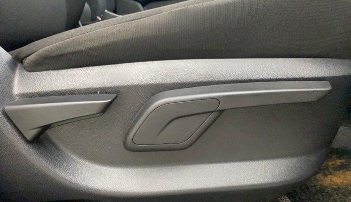 2018 Mahindra KUV 100 NXT K8 P 6 STR, Petrol, Manual, 16,675 km, Driver Side Adjustment Panel