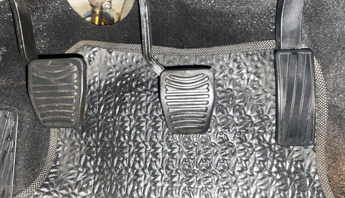 2018 Mahindra KUV 100 NXT K8 P 6 STR, Petrol, Manual, 16,675 km, Pedals