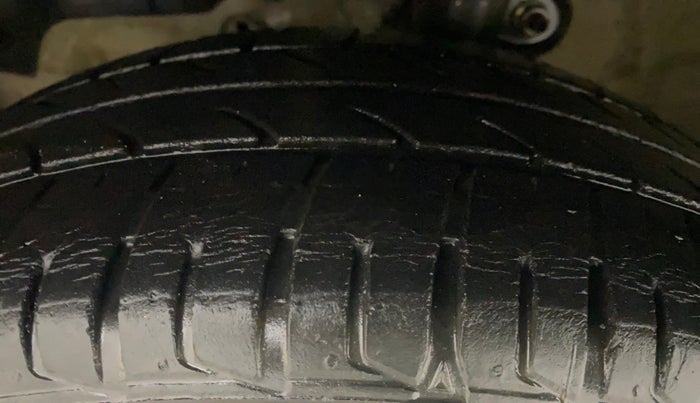 2018 Mahindra KUV 100 NXT K8 P 6 STR, Petrol, Manual, 16,675 km, Left Front Tyre Tread