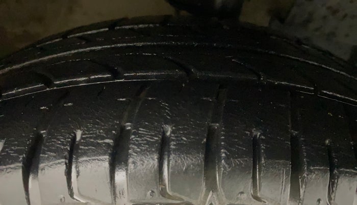 2018 Mahindra KUV 100 NXT K8 P 6 STR, Petrol, Manual, 16,675 km, Right Front Tyre Tread