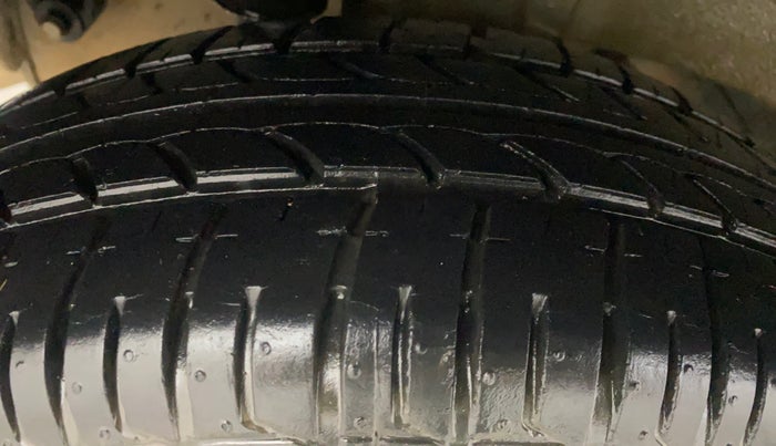 2018 Mahindra KUV 100 NXT K8 P 6 STR, Petrol, Manual, 16,675 km, Right Rear Tyre Tread