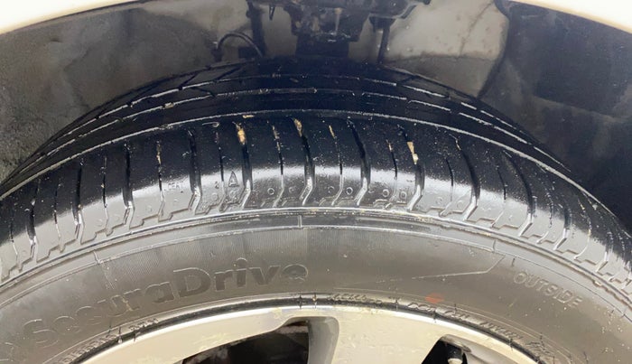 2015 Hyundai Elite i20 ASTA 1.2, Petrol, Manual, 58,757 km, Right Front Tyre Tread