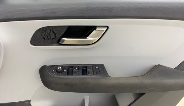 2020 Tata ALTROZ XZ PETROL, Petrol, Manual, 29,688 km, Driver Side Door Panels Control