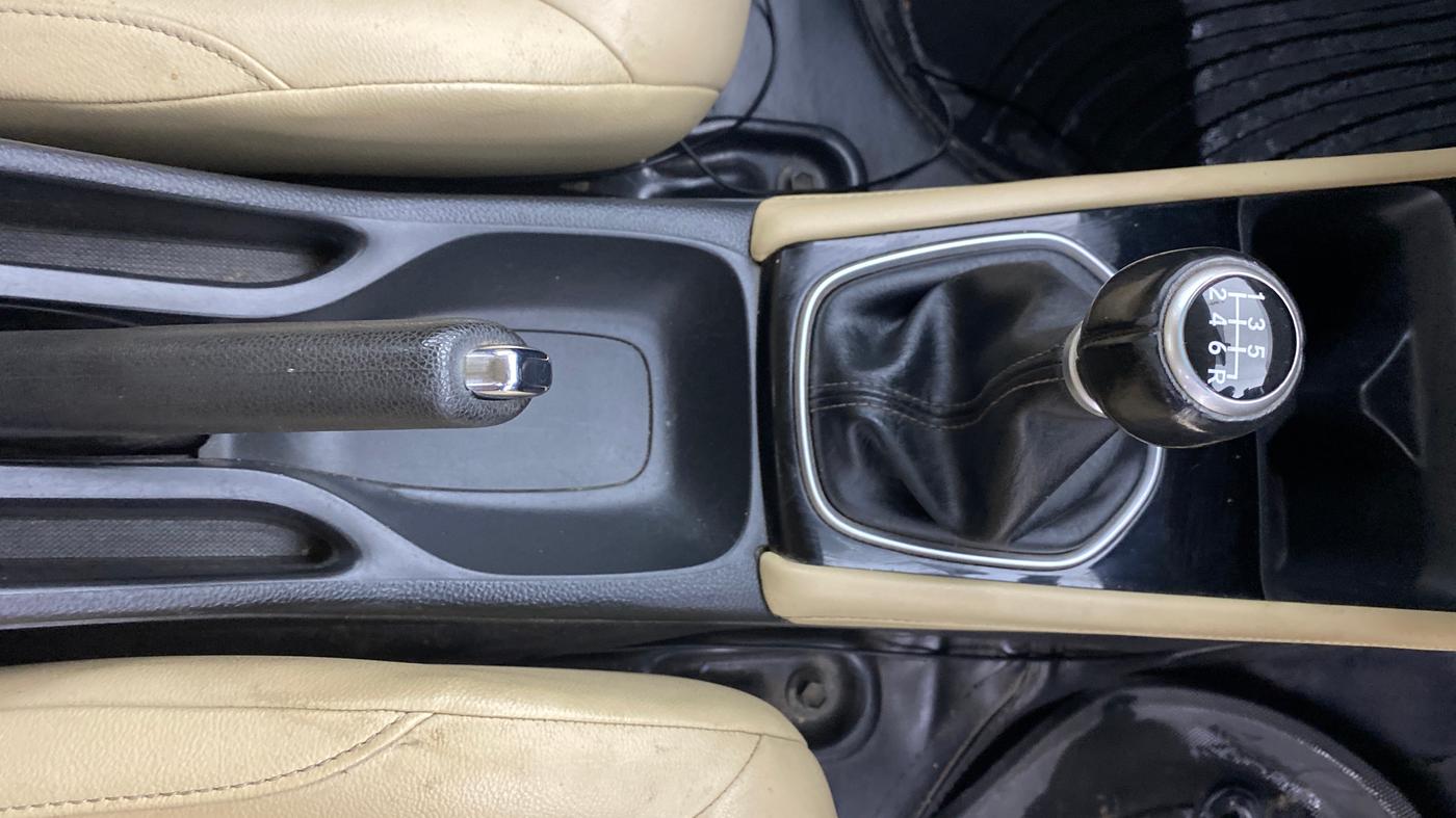 2021 Honda City 1.5L I-VTEC ZX, Petrol, Manual, 1,39,863 km, Gear Lever