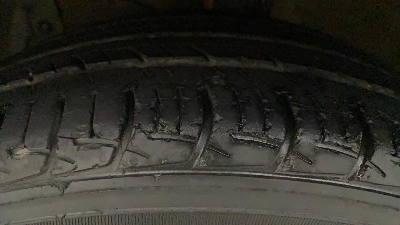 2015 Maruti Ciaz VXI, Petrol, Manual, 40,190 km, Left Front Tyre Tread