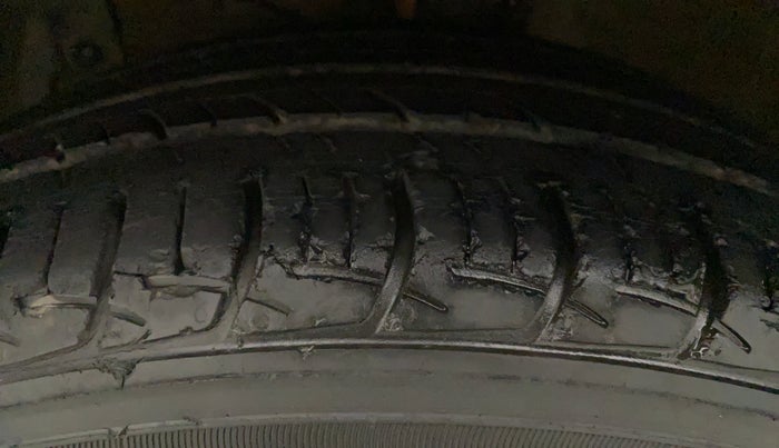 2015 Maruti Ciaz VXI, Petrol, Manual, 40,190 km, Left Front Tyre Tread