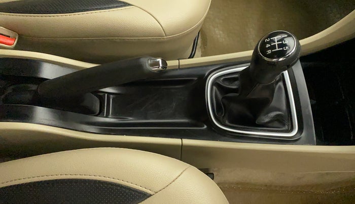 2015 Maruti Ciaz VXI, Petrol, Manual, 40,190 km, Gear Lever