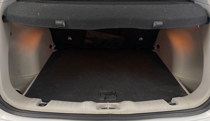 2021 Jeep Compass LONGITUDE (O) 2.0 DIESEL, Diesel, Manual, 1,08,615 km, Boot Inside