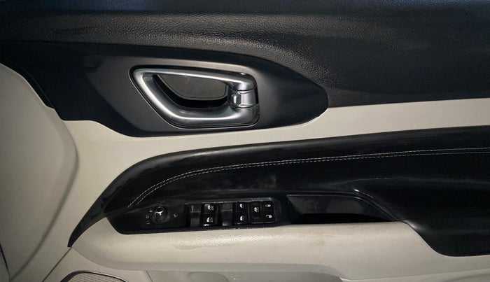 2021 Jeep Compass LONGITUDE (O) 2.0 DIESEL, Diesel, Manual, 1,08,615 km, Driver Side Door Panels Control