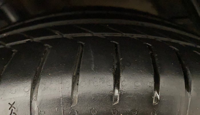 2018 Ford Ecosport TITANIUM 1.5L SPORTS(SUNROOF) DIESEL, Diesel, Manual, 34,091 km, Left Front Tyre Tread