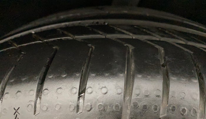 2018 Ford Ecosport TITANIUM 1.5L SPORTS(SUNROOF) DIESEL, Diesel, Manual, 34,091 km, Right Rear Tyre Tread