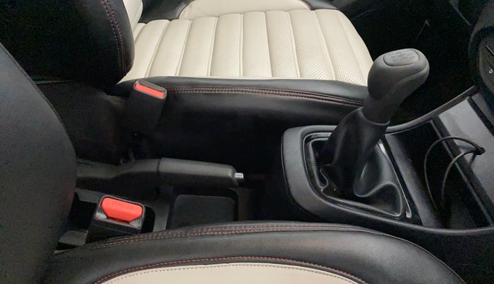 2023 Tata PUNCH PURE MT, Petrol, Manual, 25,989 km, Gear Lever