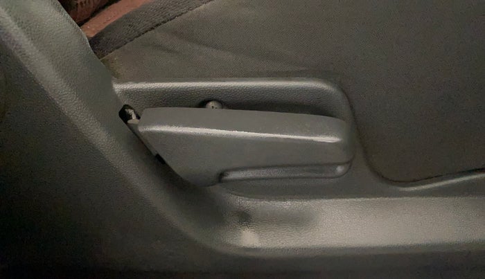 2014 Maruti Ritz VXI, Petrol, Manual, 39,724 km, Driver Side Adjustment Panel