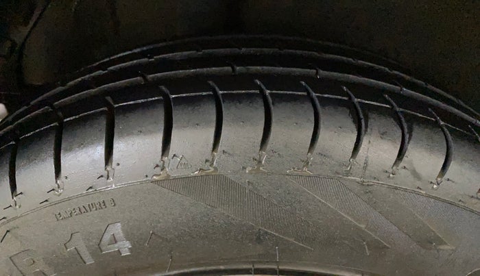 2014 Maruti Ritz VXI, Petrol, Manual, 39,724 km, Right Rear Tyre Tread