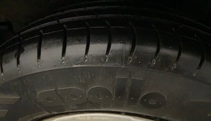 2014 Maruti Ritz VXI, Petrol, Manual, 39,724 km, Left Rear Tyre Tread
