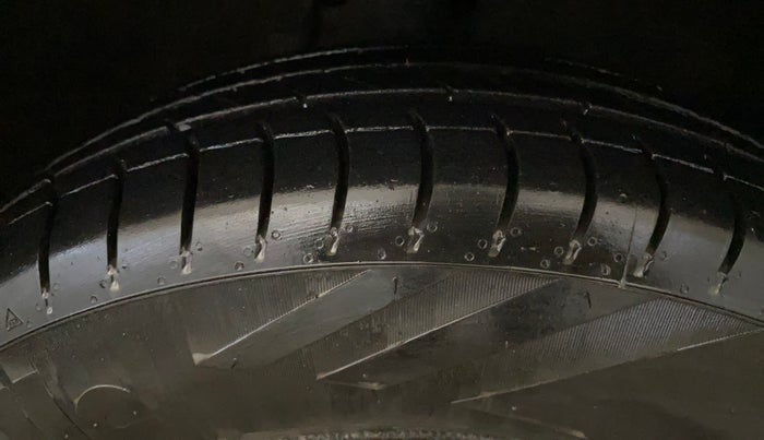 2014 Maruti Ritz VXI, Petrol, Manual, 39,724 km, Right Front Tyre Tread