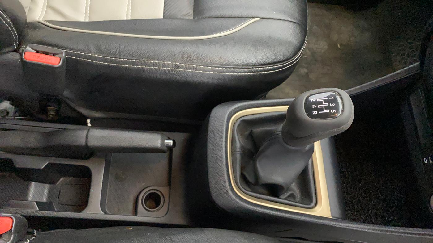 2022 Tata PUNCH ACCOMPLISHED MT, Petrol, Manual, 24,845 km, Gear Lever