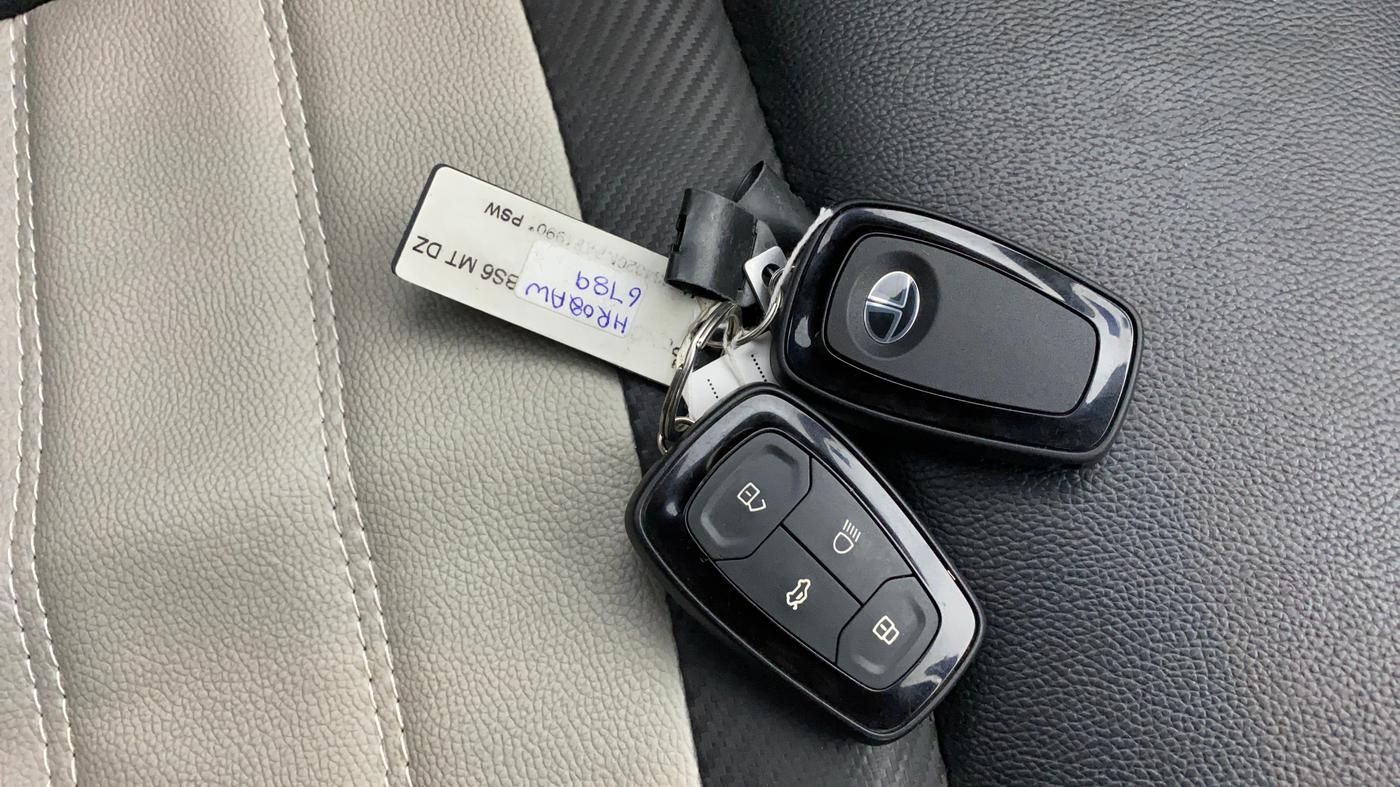 2022 Tata PUNCH ACCOMPLISHED MT, Petrol, Manual, 24,845 km, Key Close Up