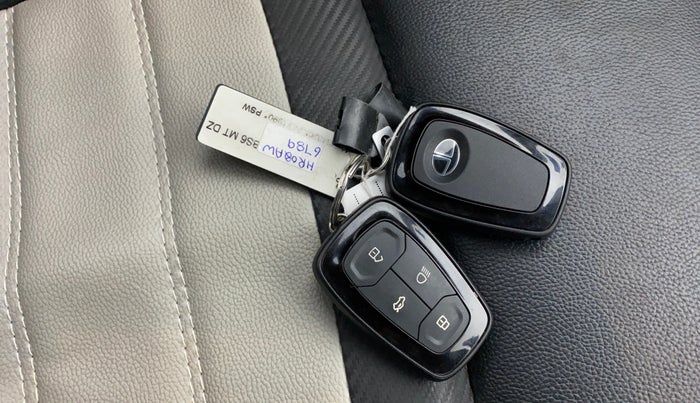 2022 Tata PUNCH ACCOMPLISHED MT, Petrol, Manual, 24,845 km, Key Close Up