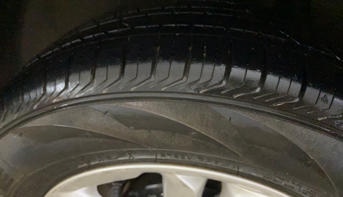2016 Hyundai Creta SX PLUS 1.6 PETROL, Petrol, Manual, 63,463 km, Left Rear Tyre Tread
