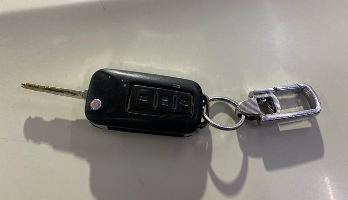 2017 Tata Safari Storme 2.2 EX 4X2, Diesel, Manual, 95,229 km, Key Close Up