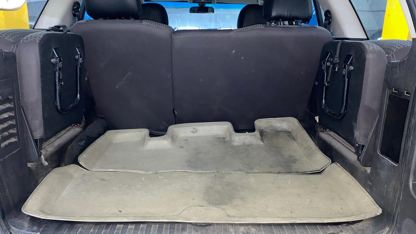 2017 Tata Safari Storme 2.2 EX 4X2, Diesel, Manual, 95,187 km, Boot Inside