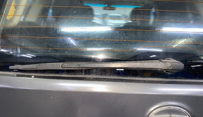 2017 Tata Safari Storme 2.2 EX 4X2, Diesel, Manual, 95,229 km, Rear Wiper