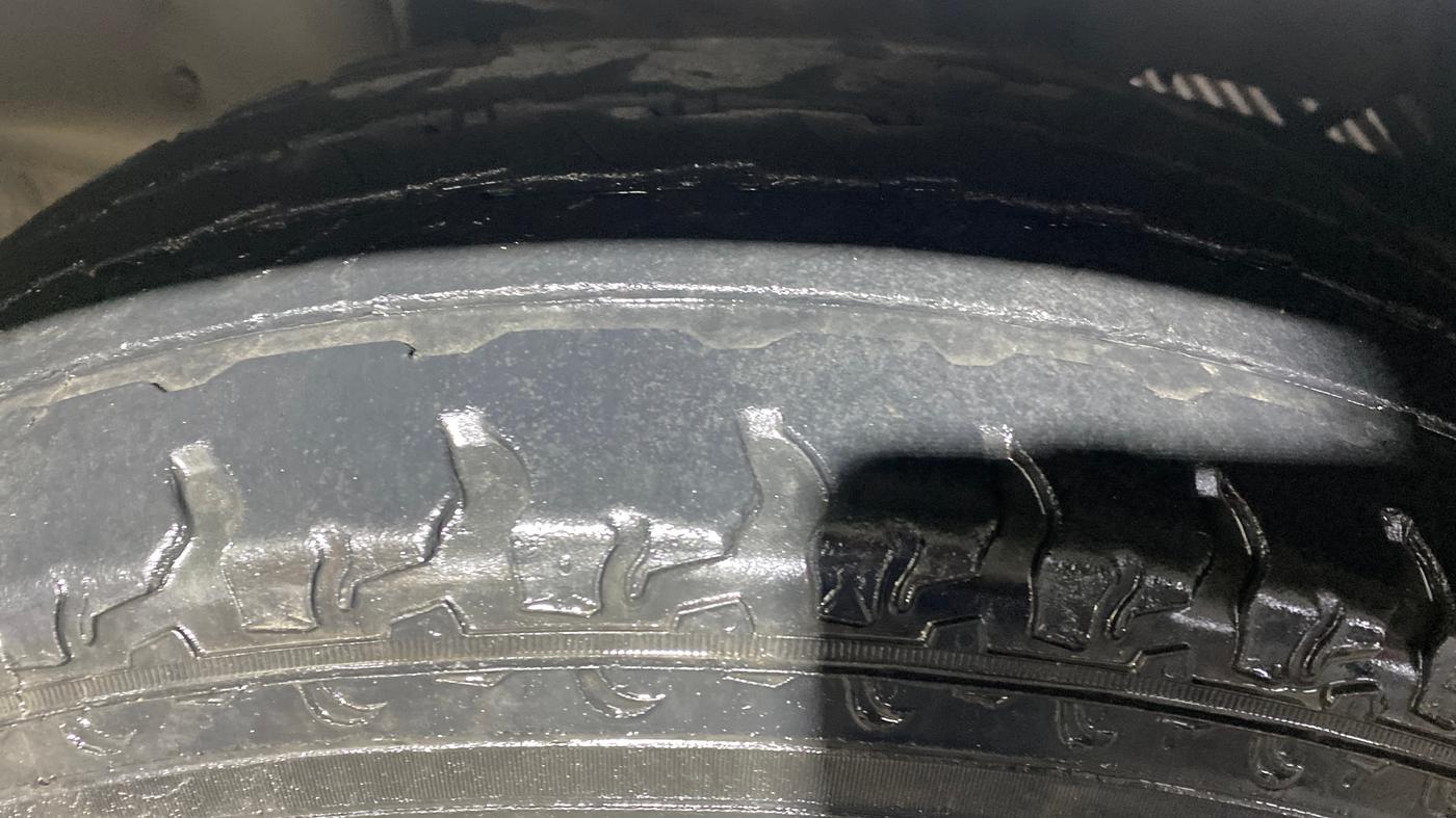 2017 Tata Safari Storme 2.2 EX 4X2, Diesel, Manual, 95,187 km, Left Front Tyre Tread