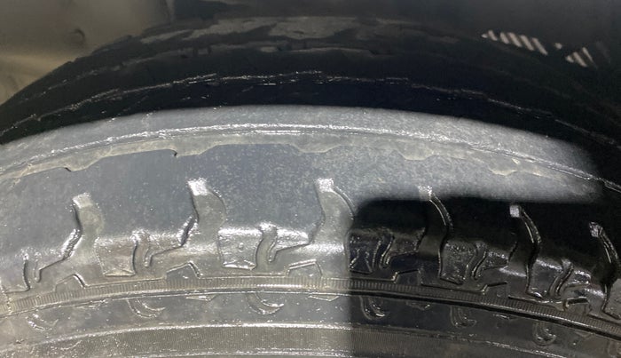 2017 Tata Safari Storme 2.2 EX 4X2, Diesel, Manual, 95,229 km, Left Front Tyre Tread