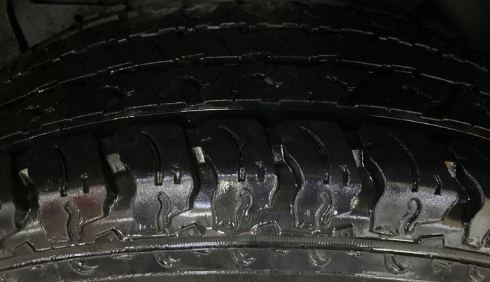 2017 Tata Safari Storme 2.2 EX 4X2, Diesel, Manual, 95,229 km, Right Rear Tyre Tread