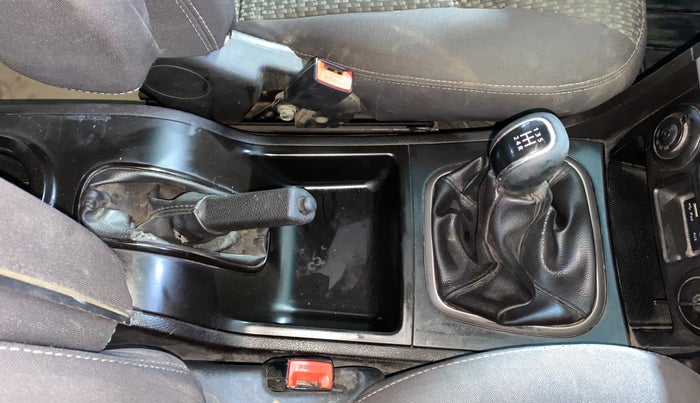 2017 Tata Safari Storme 2.2 EX 4X2, Diesel, Manual, 95,229 km, Gear Lever