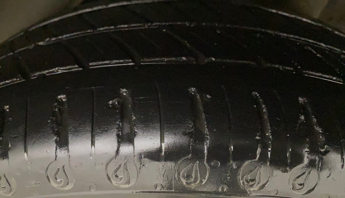 2014 Honda Amaze 1.2L I-VTEC EX, Petrol, Manual, 1,34,889 km, Left Rear Tyre Tread