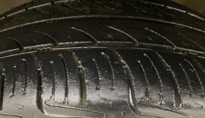 2014 Honda Amaze 1.2L I-VTEC EX, Petrol, Manual, 1,34,889 km, Left Front Tyre Tread
