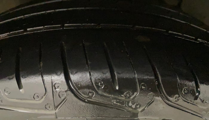 2014 Honda Amaze 1.2L I-VTEC EX, Petrol, Manual, 1,34,889 km, Right Rear Tyre Tread