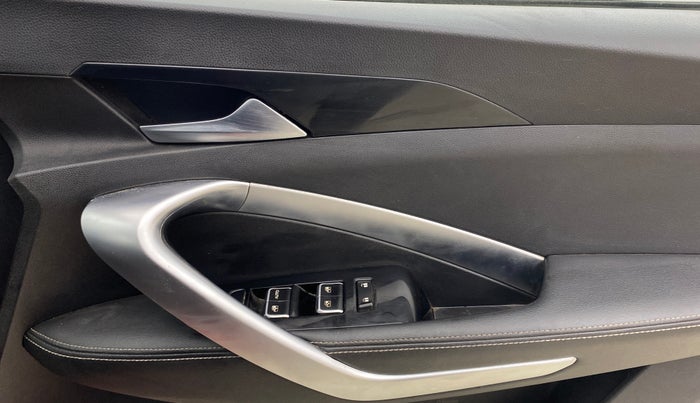 2020 MG HECTOR SHARP 1.5 DCT PETROL, Petrol, Automatic, 12,673 km, Driver Side Door Panels Control