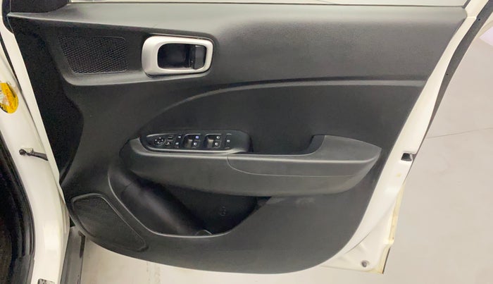 2020 Hyundai VENUE SX 1.0 TURBO, Petrol, Manual, 78,959 km, Driver Side Door Panels Control